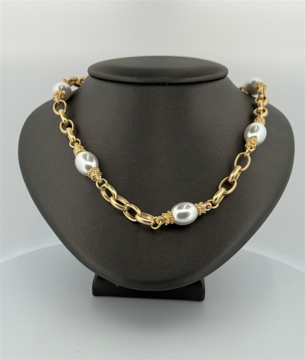 Trendy Pearl Necklace