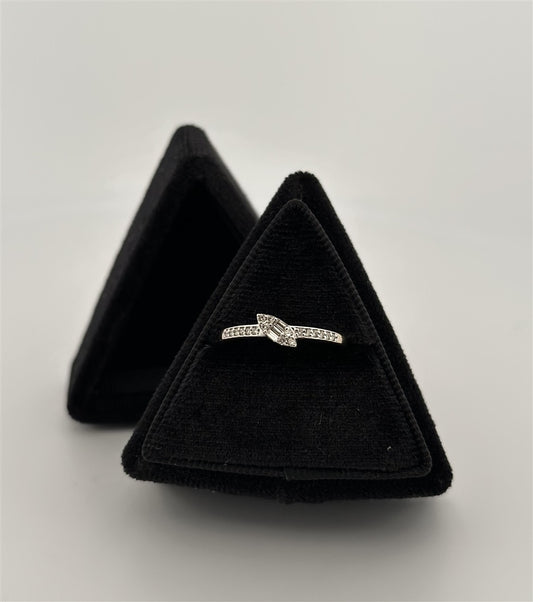 Yellow Gold Round And Baguette Diamond Ring