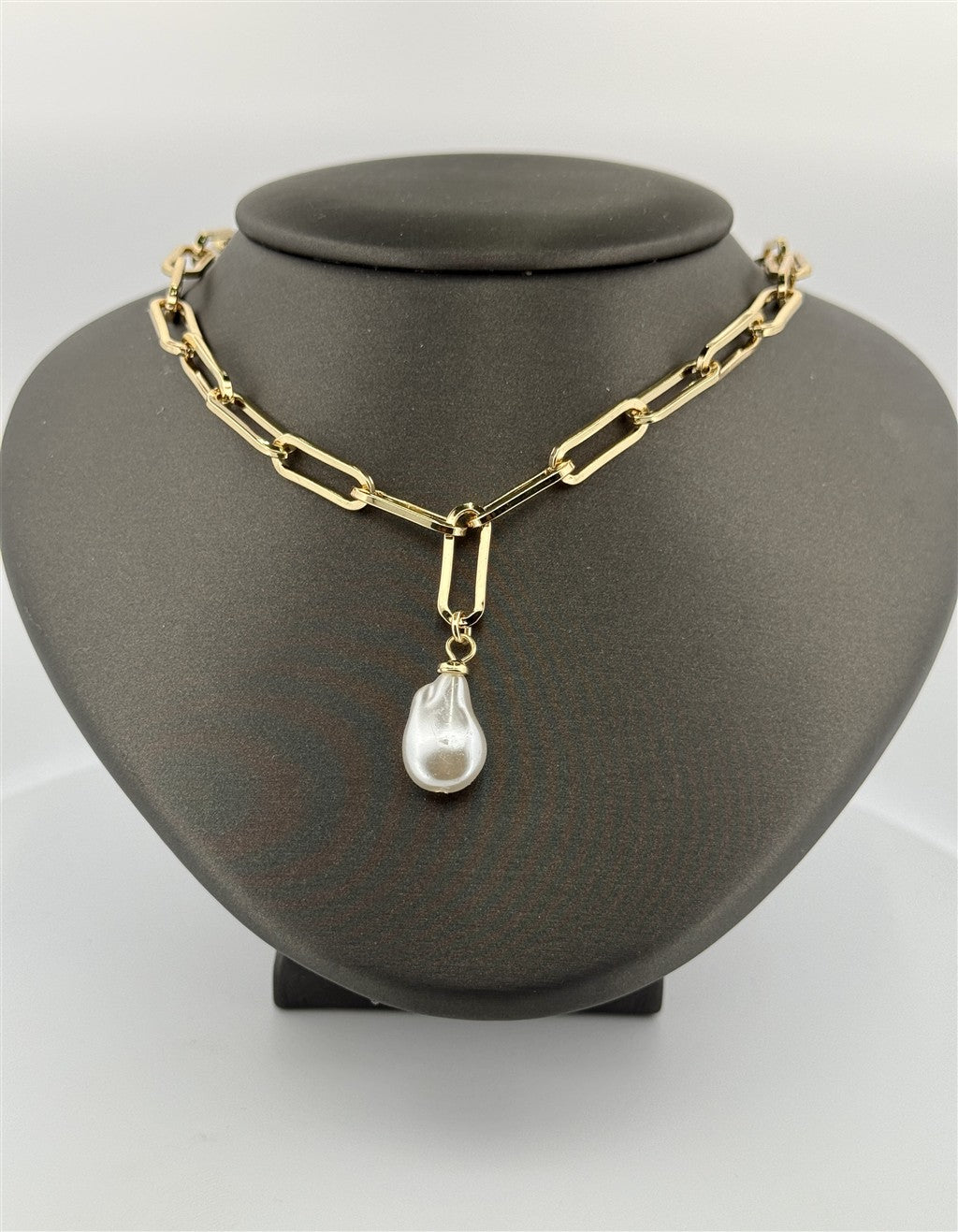 Trendy Pearl Necklace