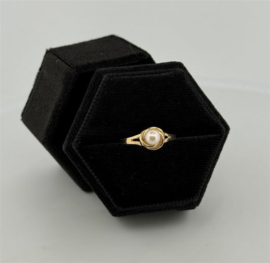 Yellow Gold Pearl Ring