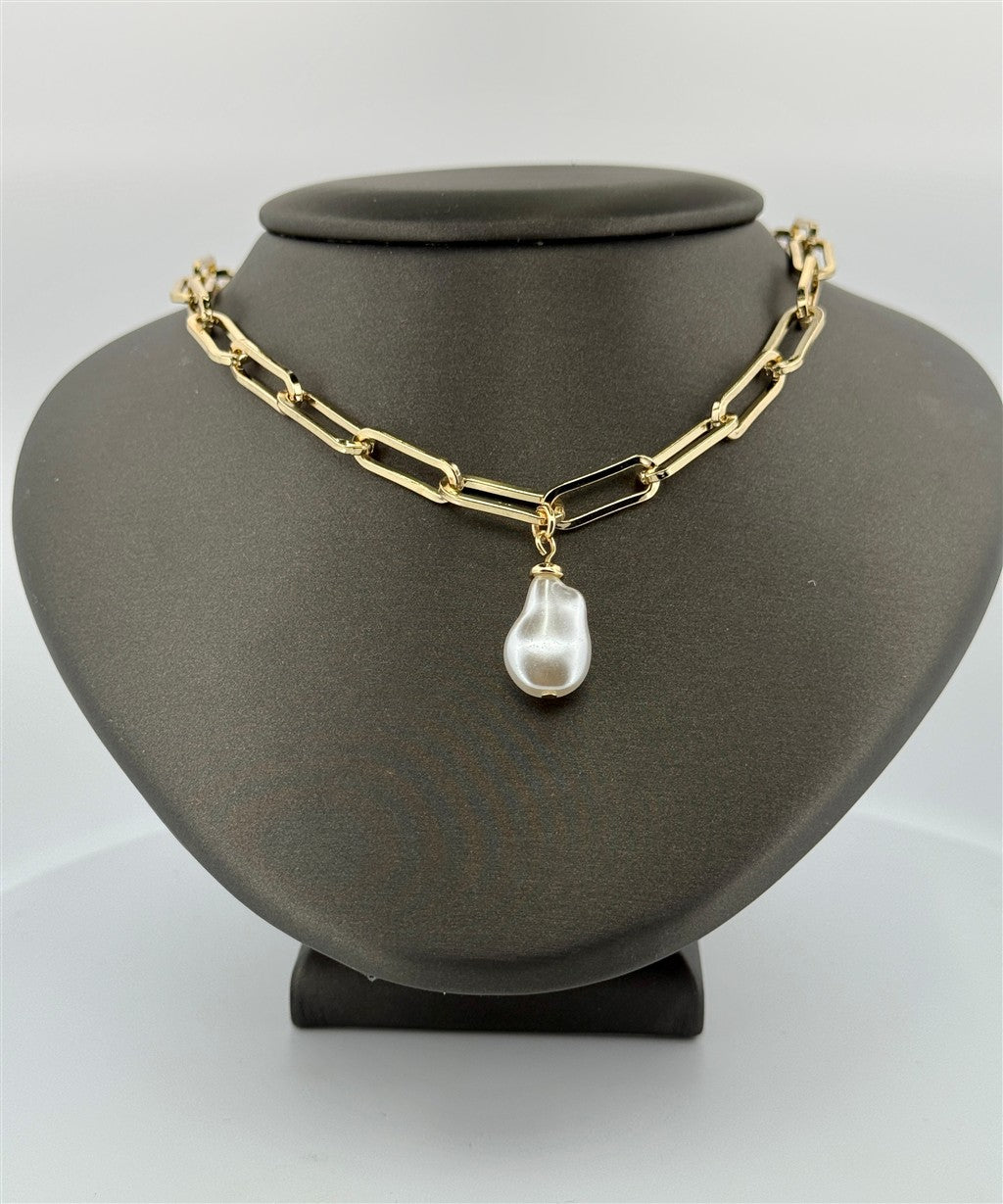 Trendy Pearl Necklace