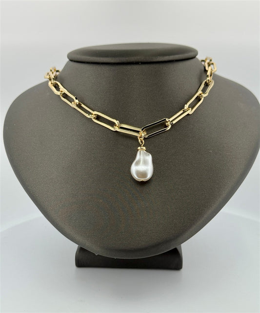 Trendy Pearl Necklace
