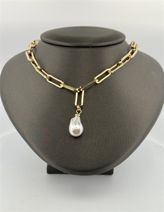Trendy Pearl Necklace