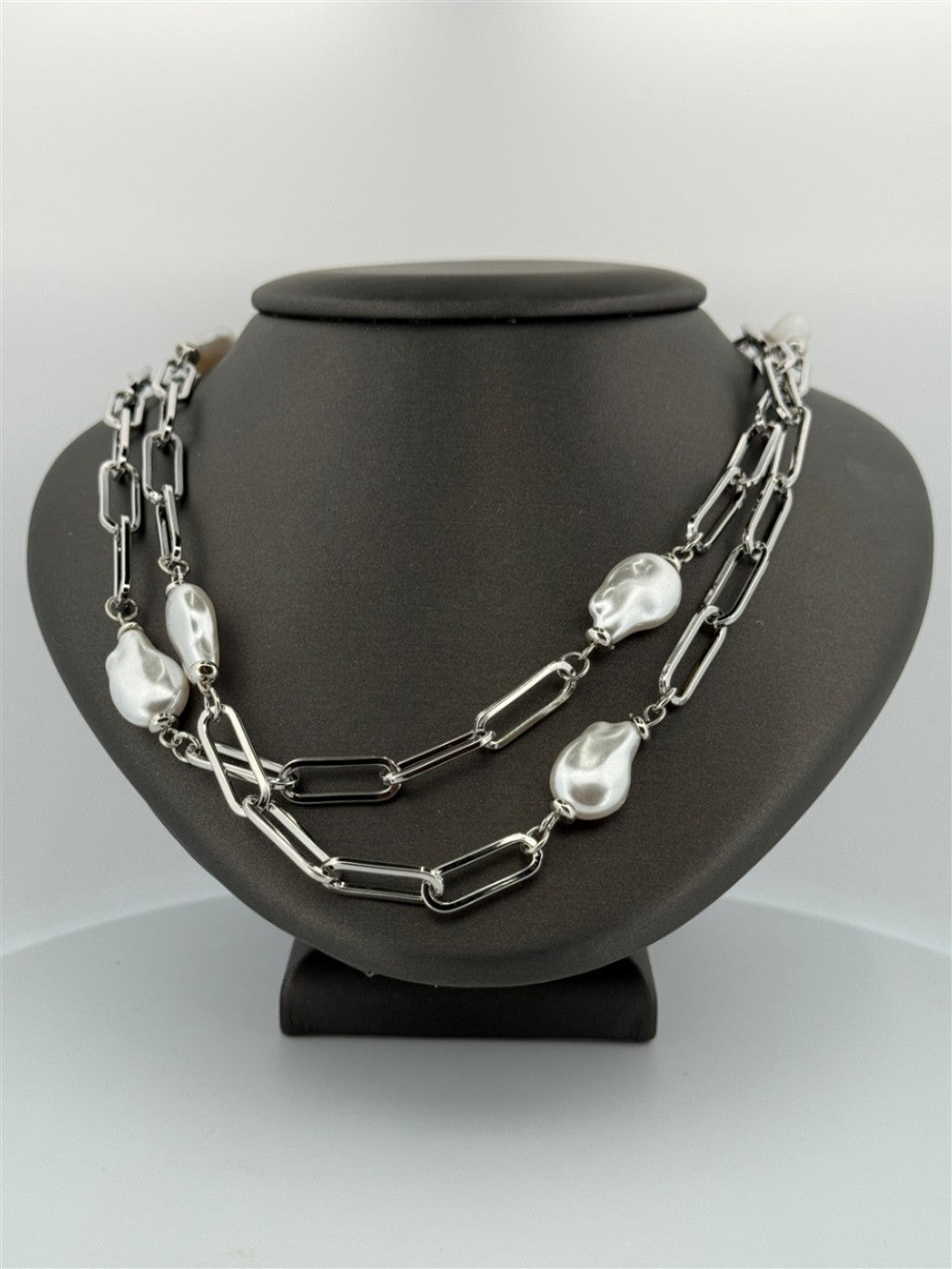 Trendy Pearl Necklace