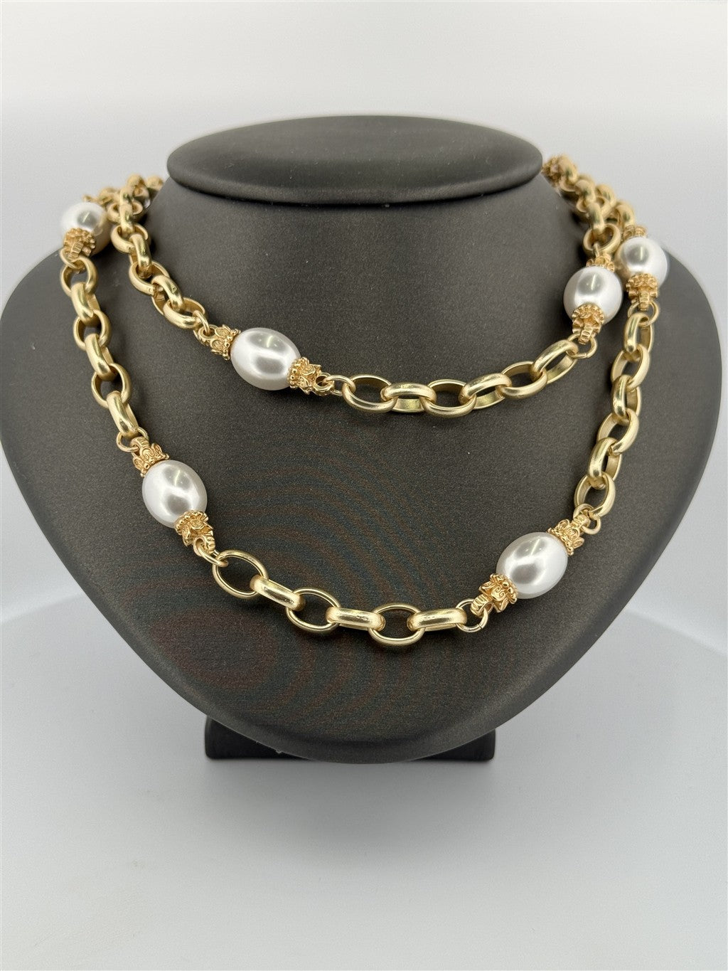 Trendy Pearl Necklace